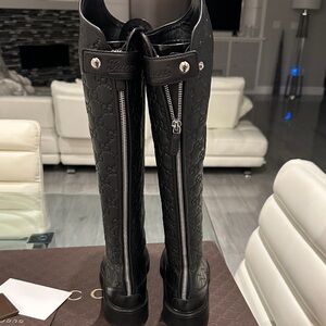 Authentic Gucci Calfskin Miro Soft Knee High
Riding Black Embossed Leather Boots